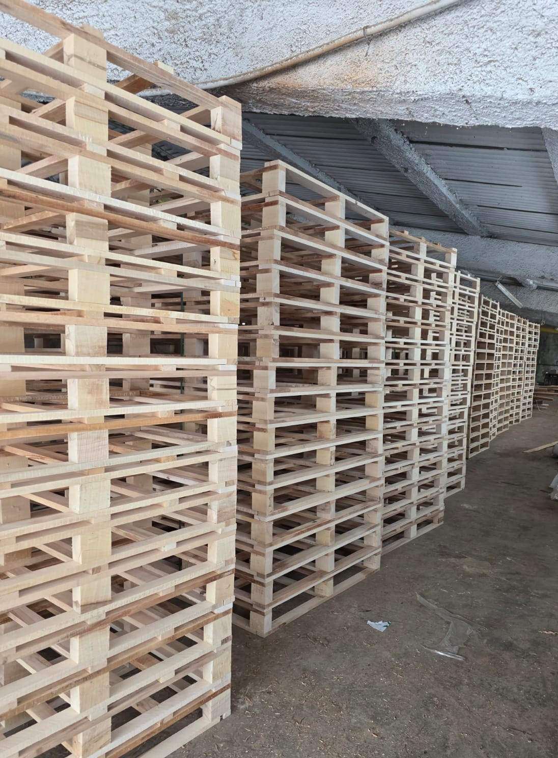 Paleți din lemn la comandă